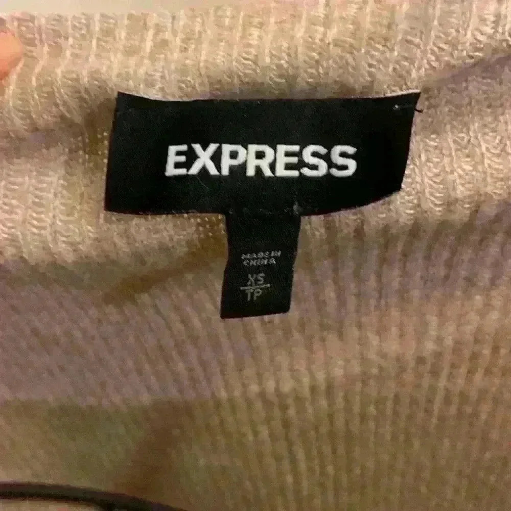 Express woman’s sweater size XS - Picture 2 of 4